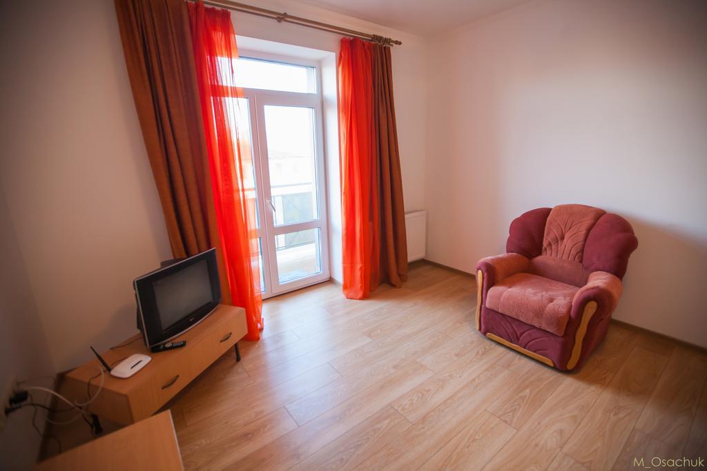 Like Home On Zaliznychna Ivano-Frankivsk Exterior photo