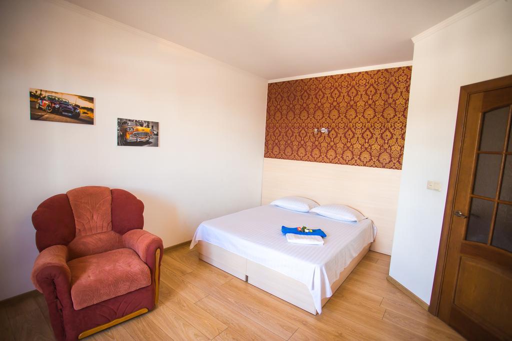 Like Home On Zaliznychna Ivano-Frankivsk Exterior photo